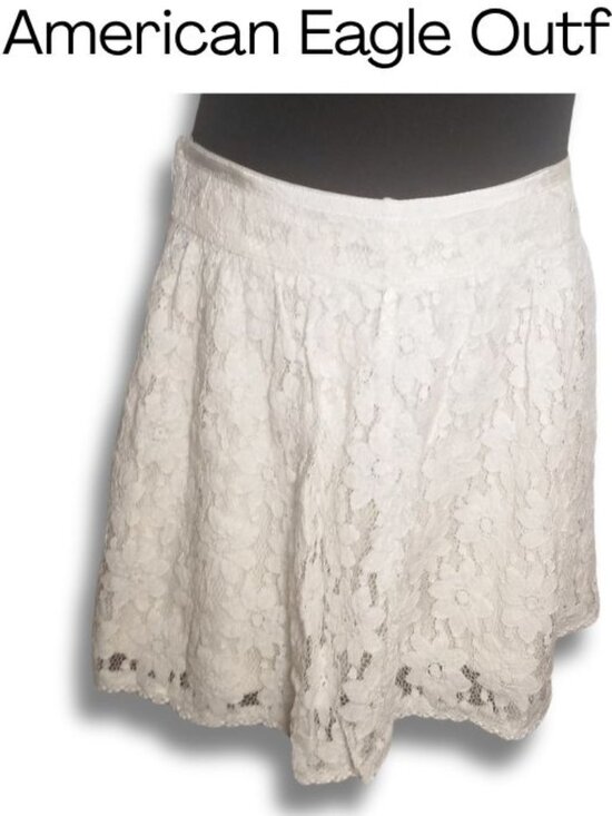 American Eagle Outfitters Dresses & Skirts - American Eagle Outfitters Floral Lace Mini Skirt - Size 2